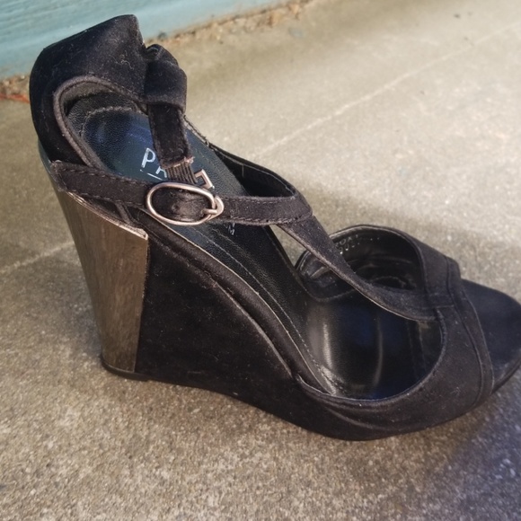 Shoes - Picture 3 of 8